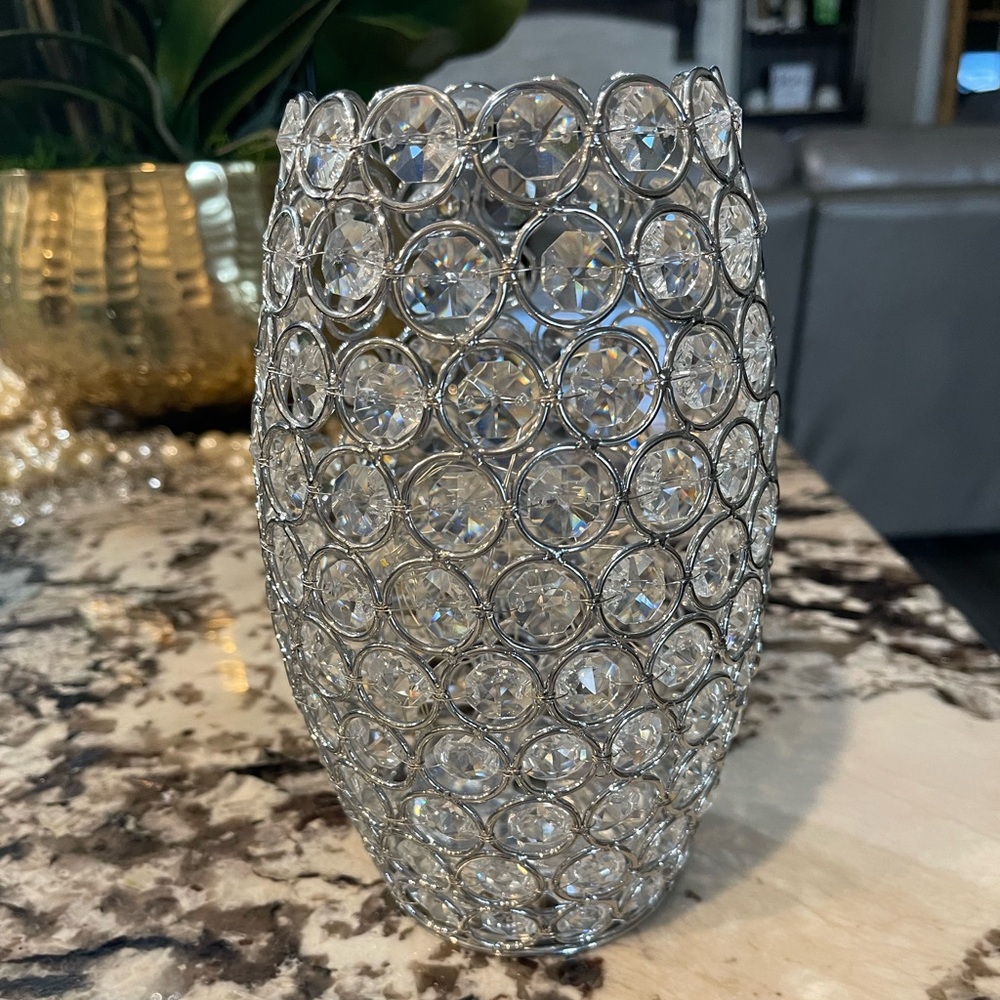 MULTI-FACETED BRILLIANCE ILLUMINATED 8-1/2” HURRICANE